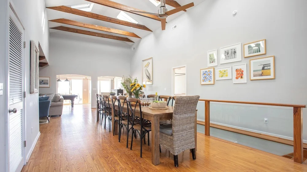 Lighthouse by Avantstay Beachfront View Home w/ Pool Table & Ping Pong