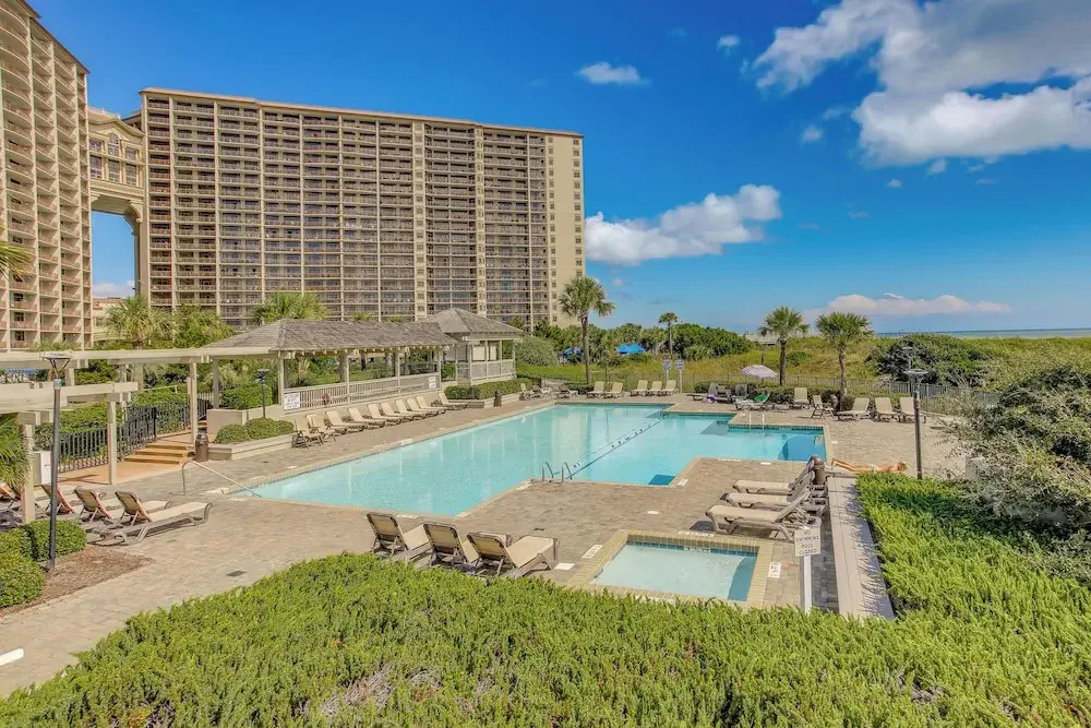 Walk to Beach & Barefoot Landing: Resort Condo!