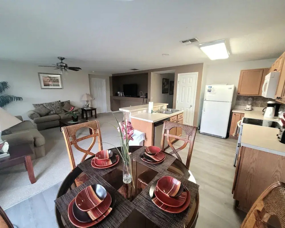 652 Rosselli Blvd 4 Bedrooms, 2 Bathrooms
