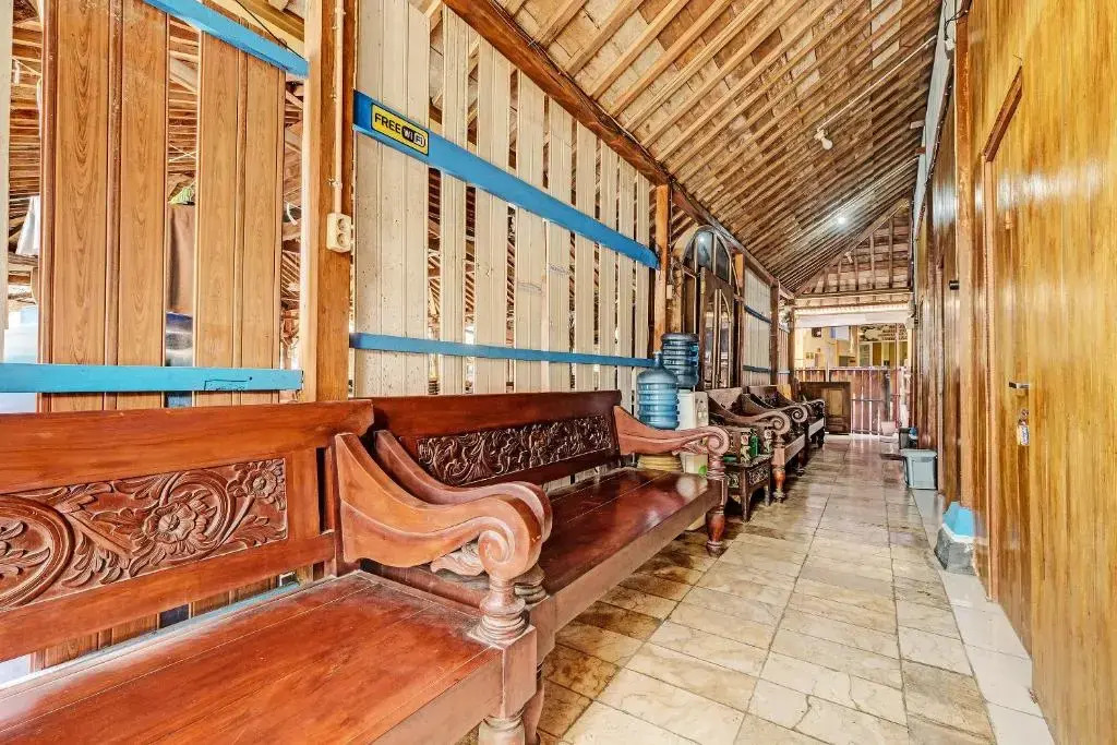 SPOT ON 91916 Joglo Doyong Homestay Syariah