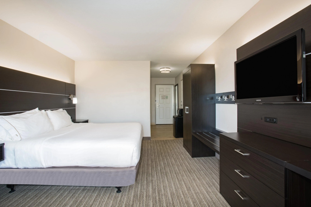 Holiday Inn Express & Suites Ft Collins by IHG