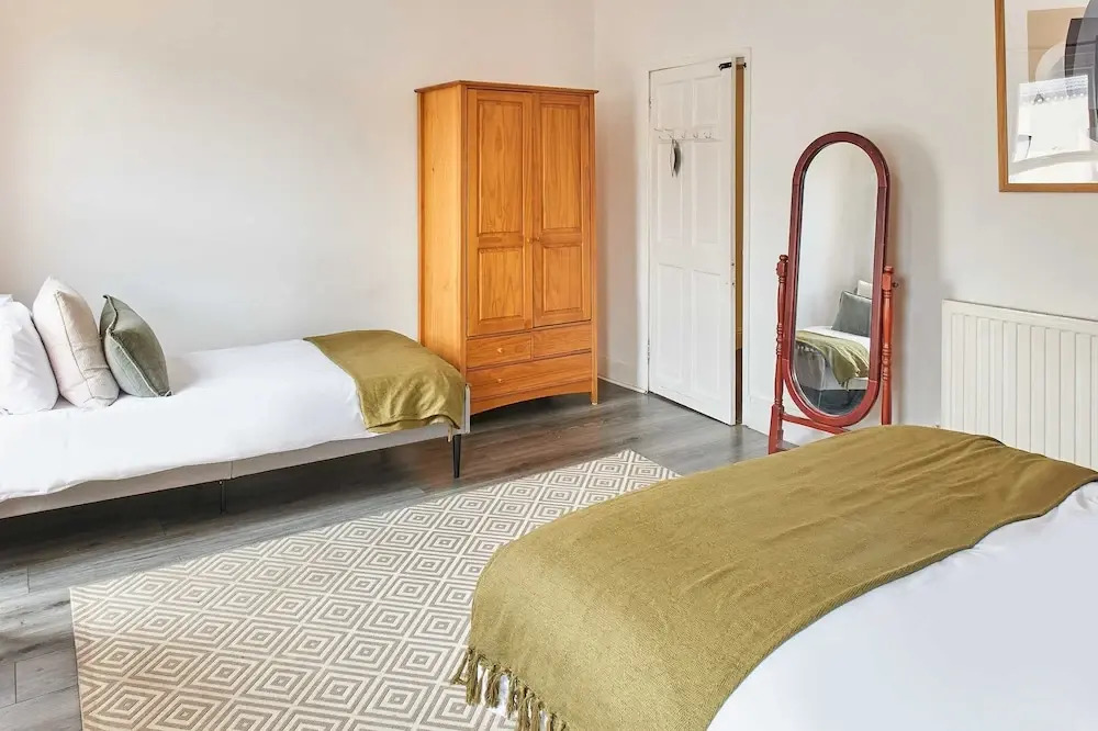 Host Stay Bishop House