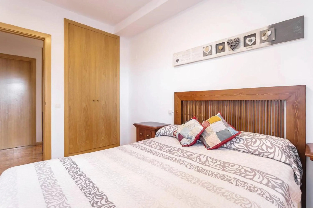Apartamento con terraza y piscina