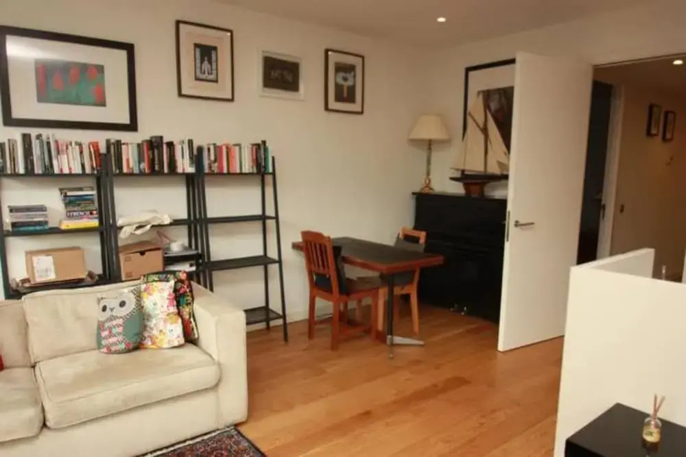 Modern 1-Bed in the Iconic Quartermile Area