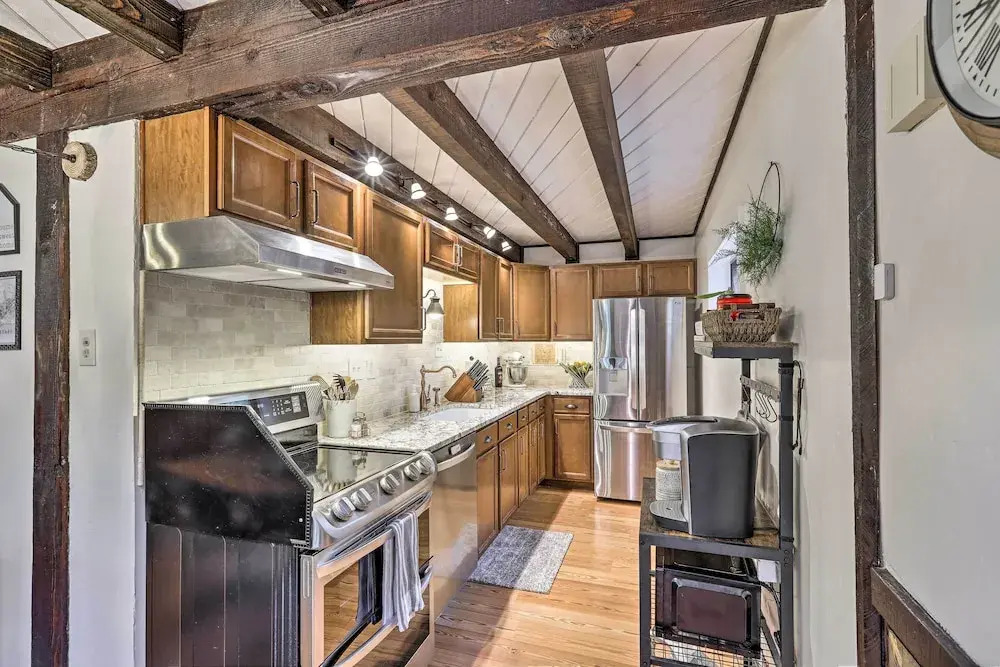 Woodsy Flagstaff Hideaway w/ Deck + Sunroom!