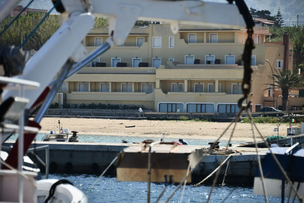 Palm Beach Hotel