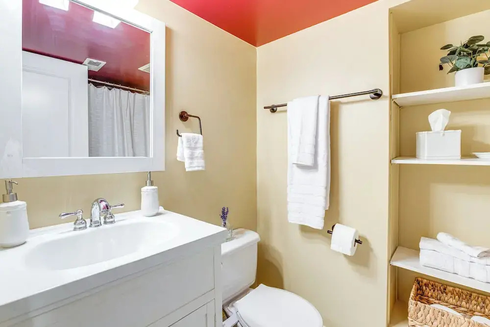 4 Mi to Downtown Denver: Washington Park Hideaway!