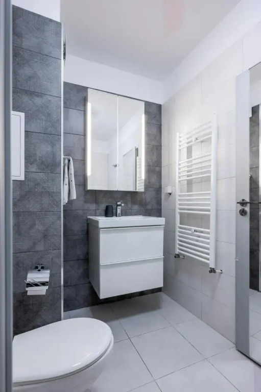 New Stylish 1-bedroom Flat in Business District