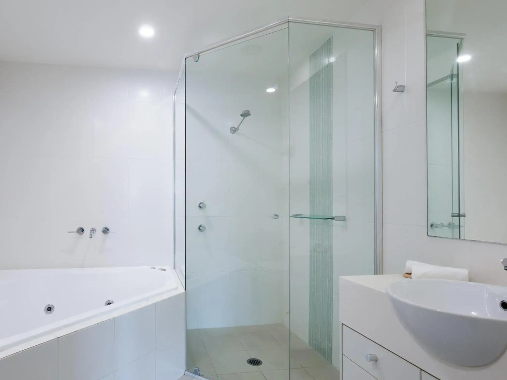 245 Pacific Blue 265 Sandy Point Rd air conditioned unit with resort facilities and linen supplied