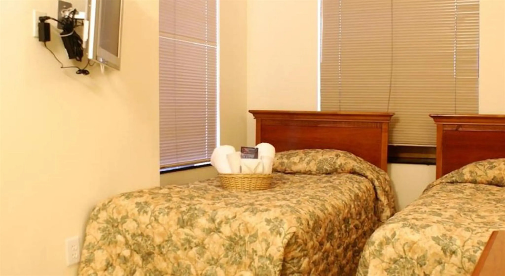 Americana Inn