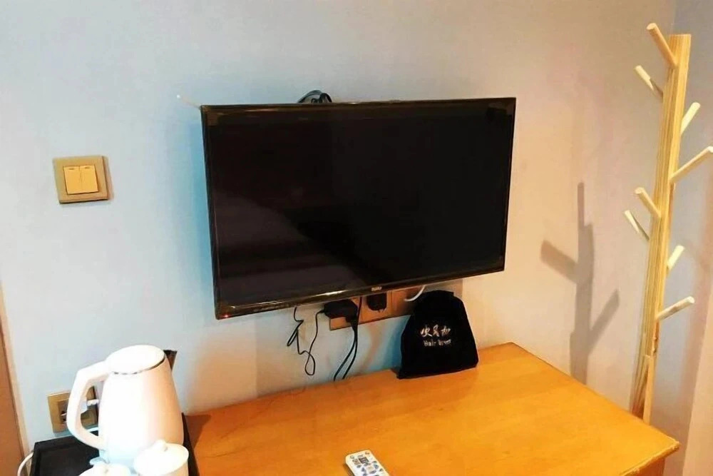 Huguang Hostel