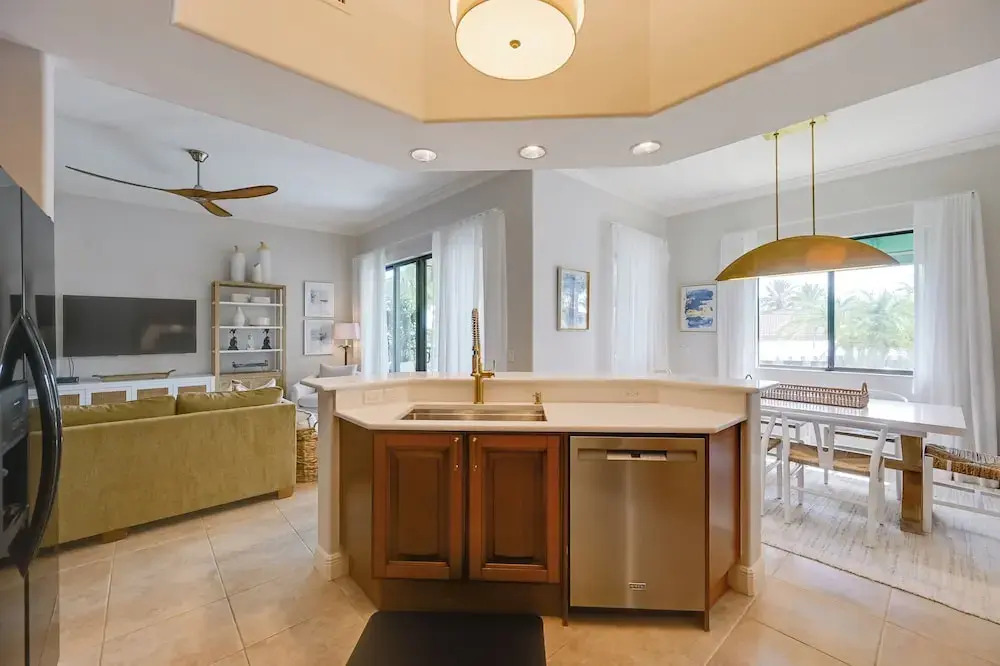 Luxe Naples Bay Resort Condo: Near Fifth Ave!