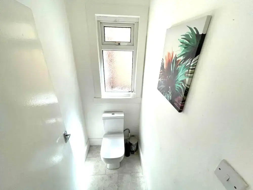 Spacious 2-bed Apartment With Hot tub and Parking