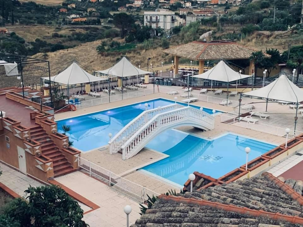 Helios Hotel