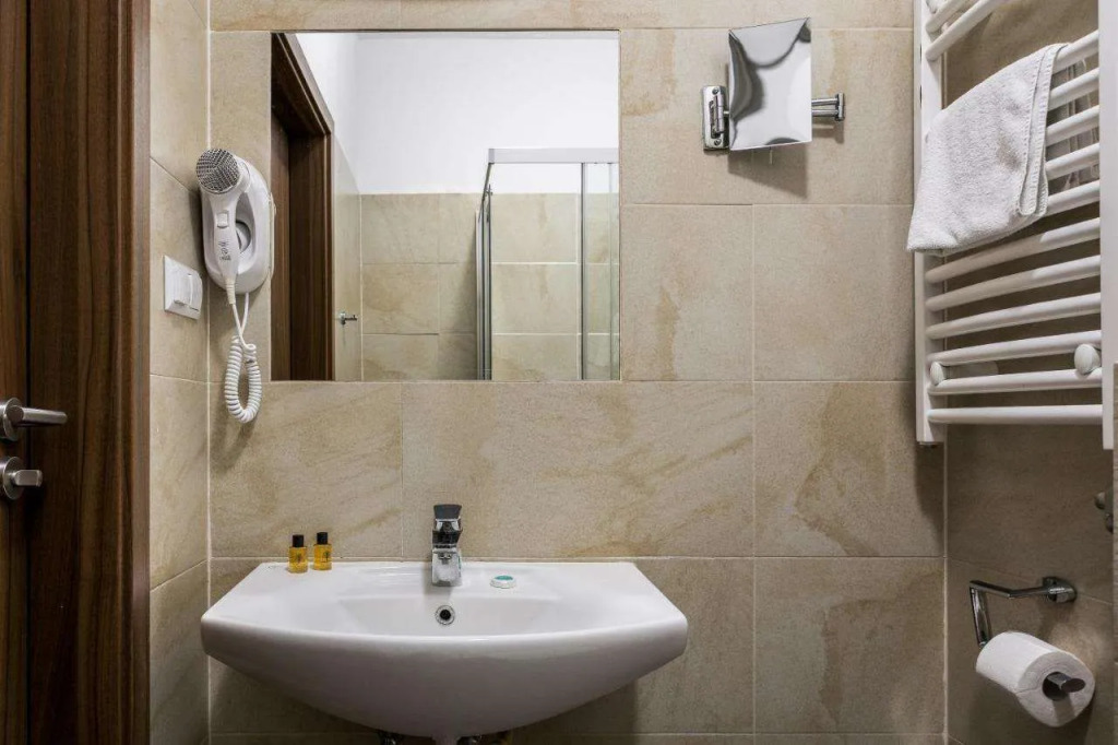 G12 Aparthotel