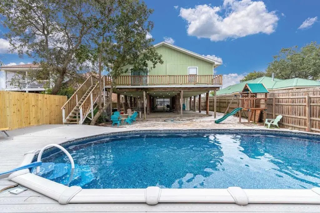 Zula Life Beach House, Sleeps 16, Private Heated Pool and Spa, 4min Walk To The Beach, Pets Welcome, Fenced Yard