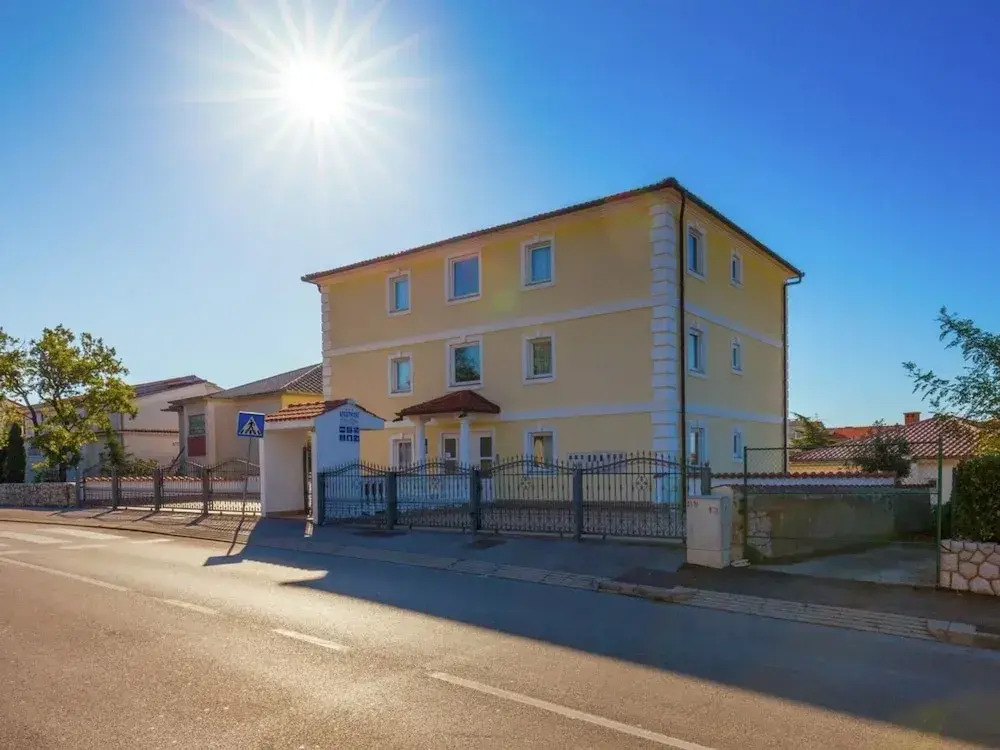Gorgeous Apartment With Hot Tub and Terrace With Sea View