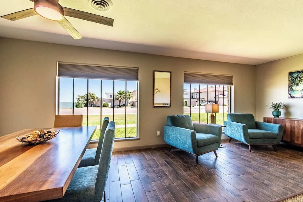 Sleeps 33 - Oceanfront Luxury 2 Pools & 2 Houses