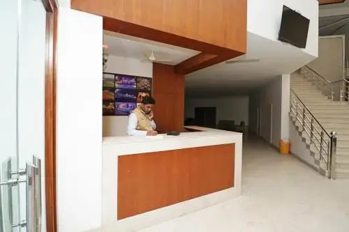 OYO 28414 Hotel Royal Palm