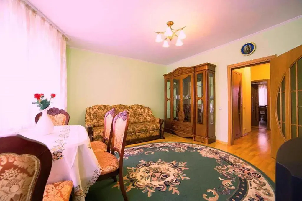 Two-Bedroom Apartment Victoria Gardens, Pivdenniy-Expo