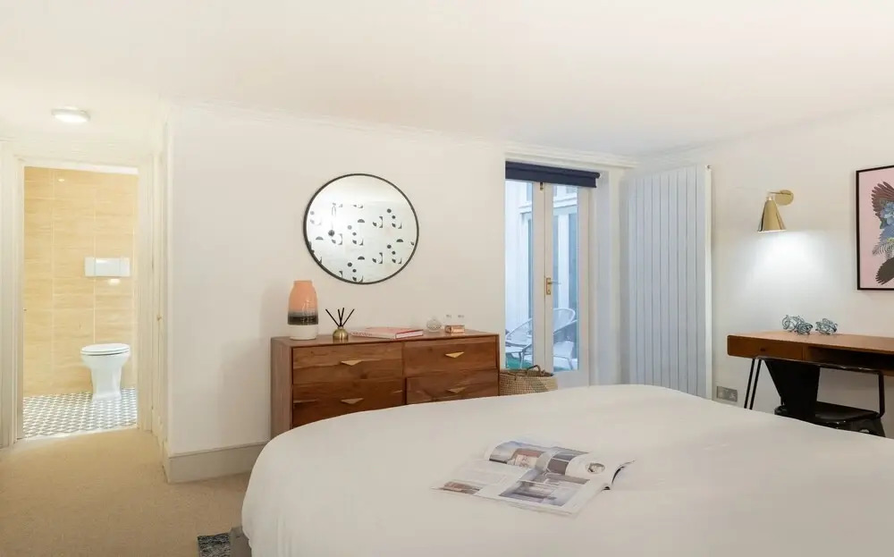 The Pimlico Gardens - Modern 3BDR with Patio & next to River Thames