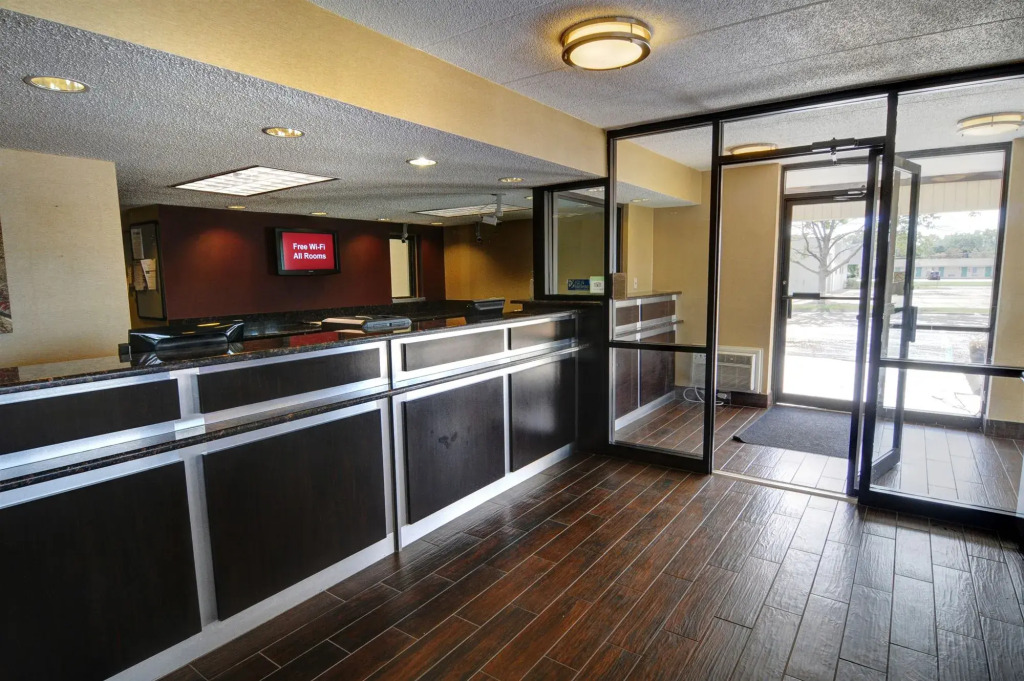 American Inn & Suites Bishop Airport Flint