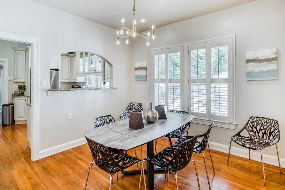 Charmer Close To Dt Austin- Large 4bd/3ba + Hottub 4 Bedroom Home