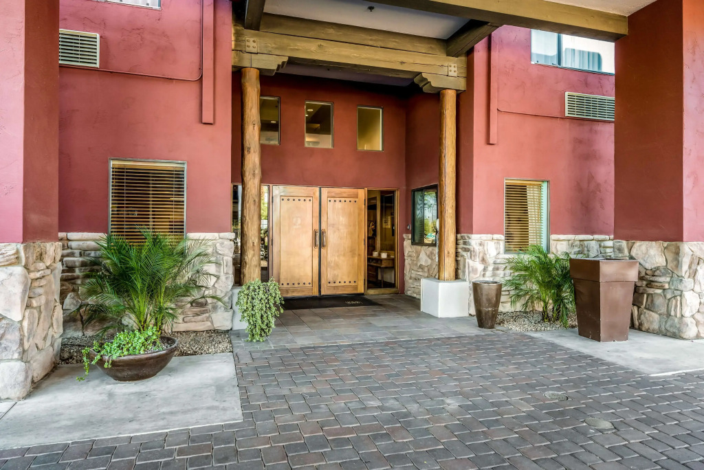 Red Lion Inn & Suites Goodyear Newly Renovated