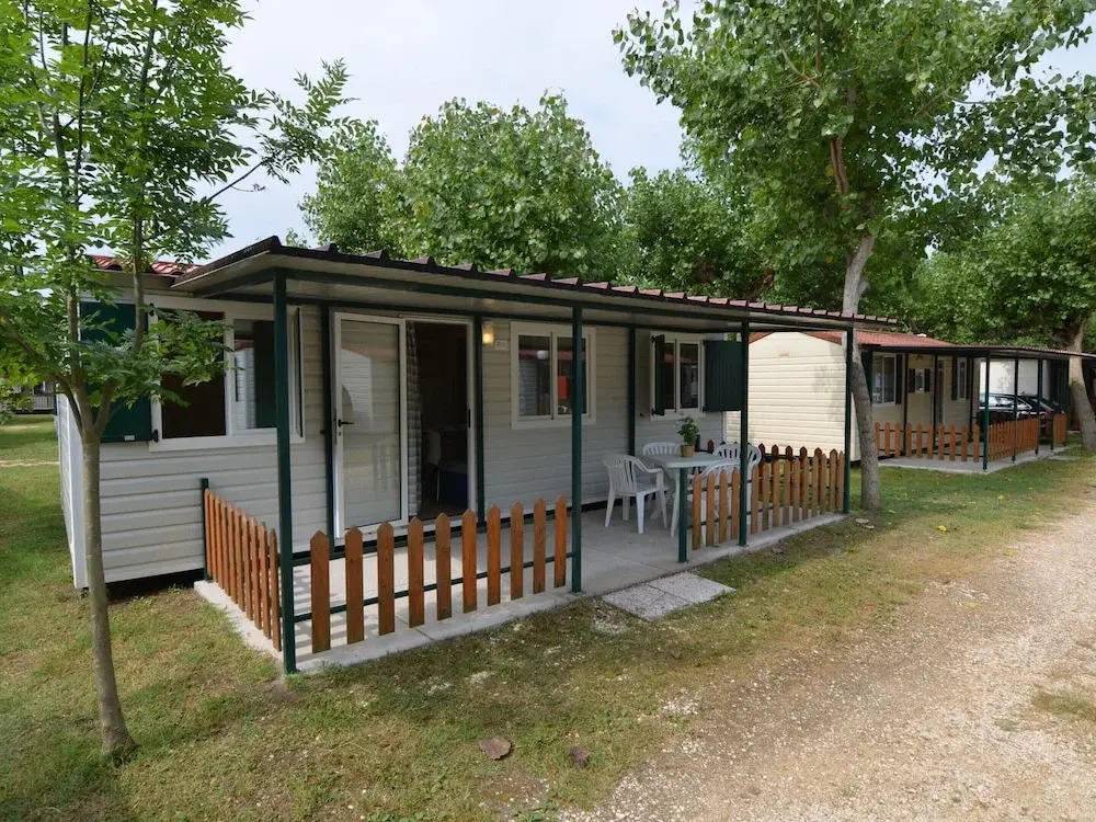 Nice Chalet with Terrace near Sea