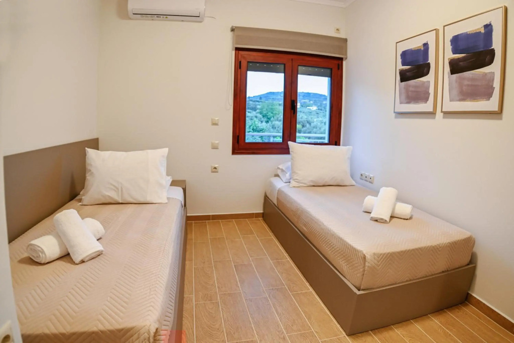 Ianthe Apartment