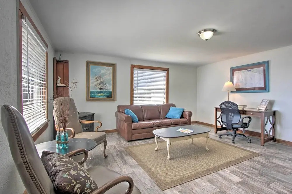 Live Like a Local - Bayfront Panama City Home