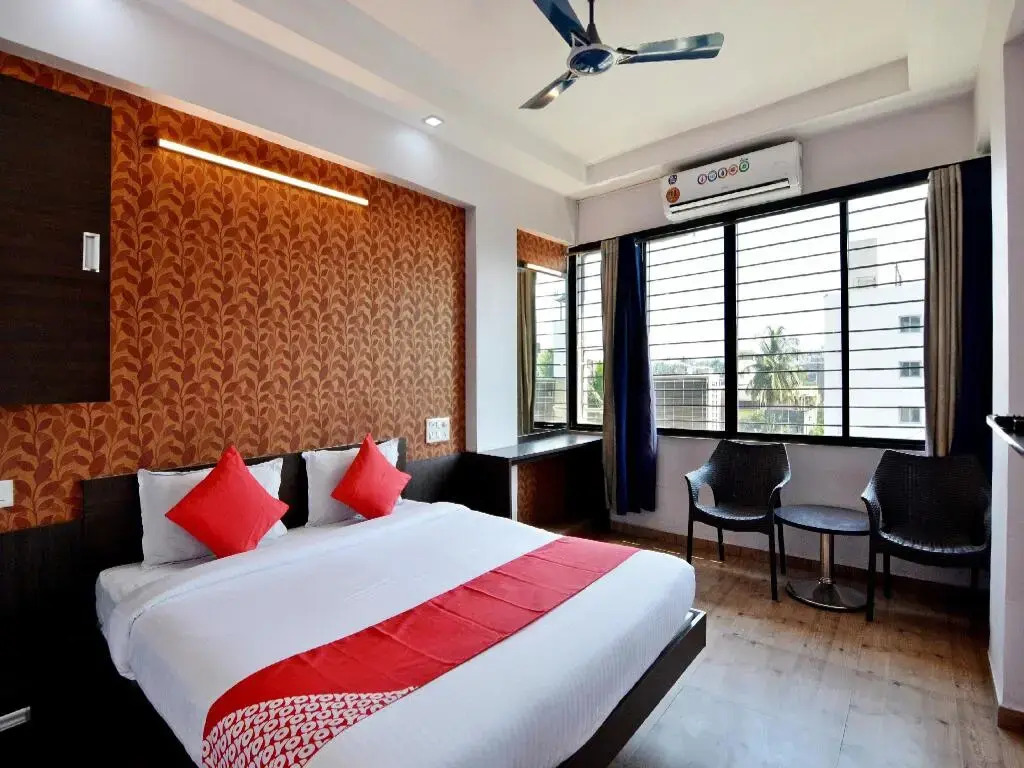 Hotel Majestic Deluxe Lodging by OYO Rooms