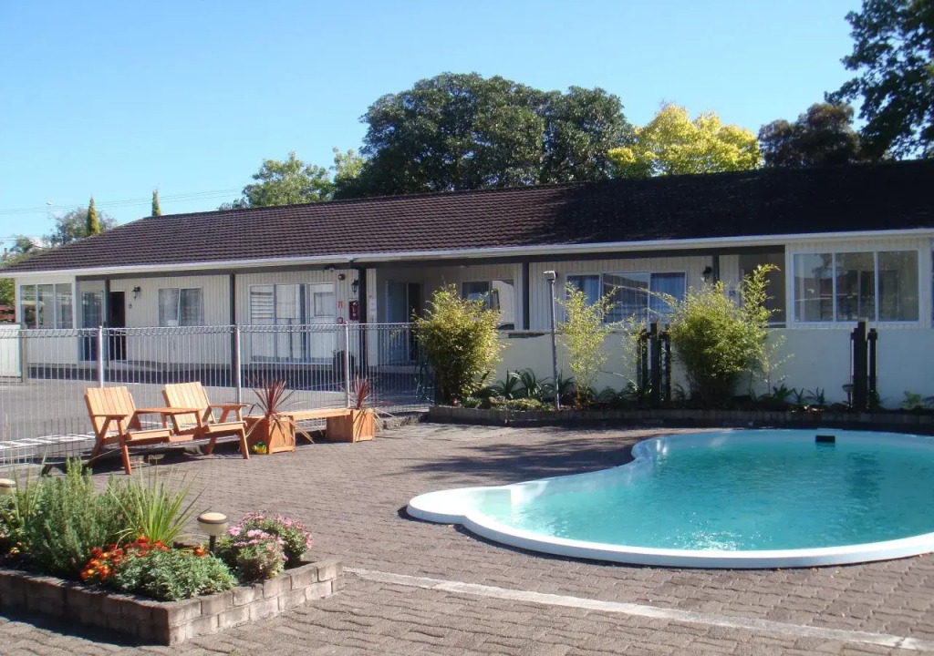 Acorn Estate Motel