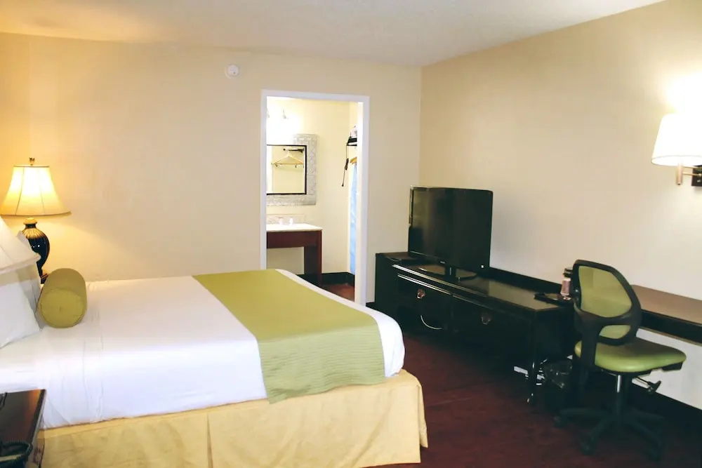 Residence Hub Inn and Suites