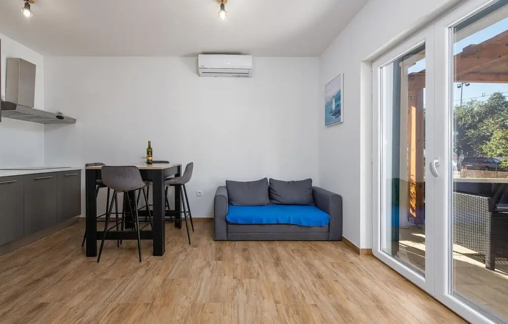 Beautiful Apartment in Turanj With Wifi and 1 Bedrooms