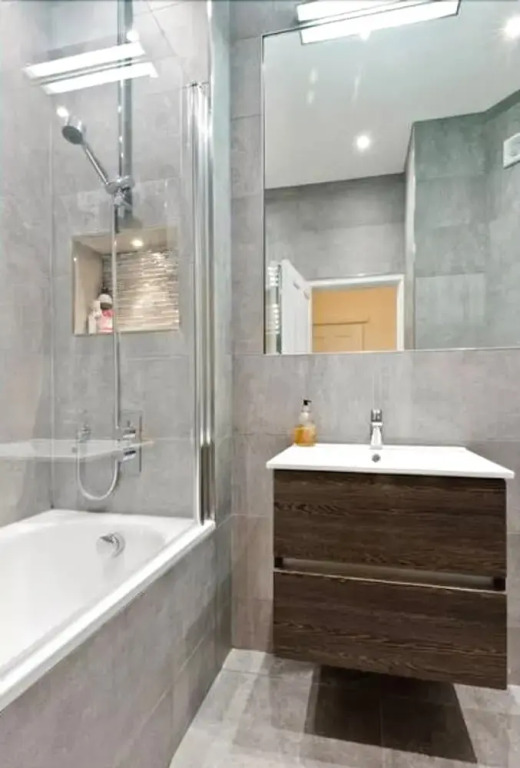 Oxford Circus Luminous Gem, Sleeps 4
