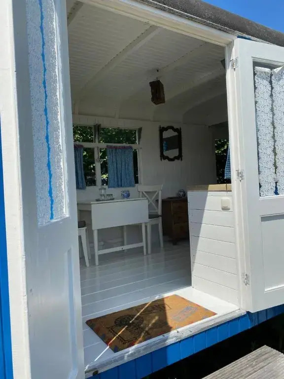 Little blue house (on the campsite)