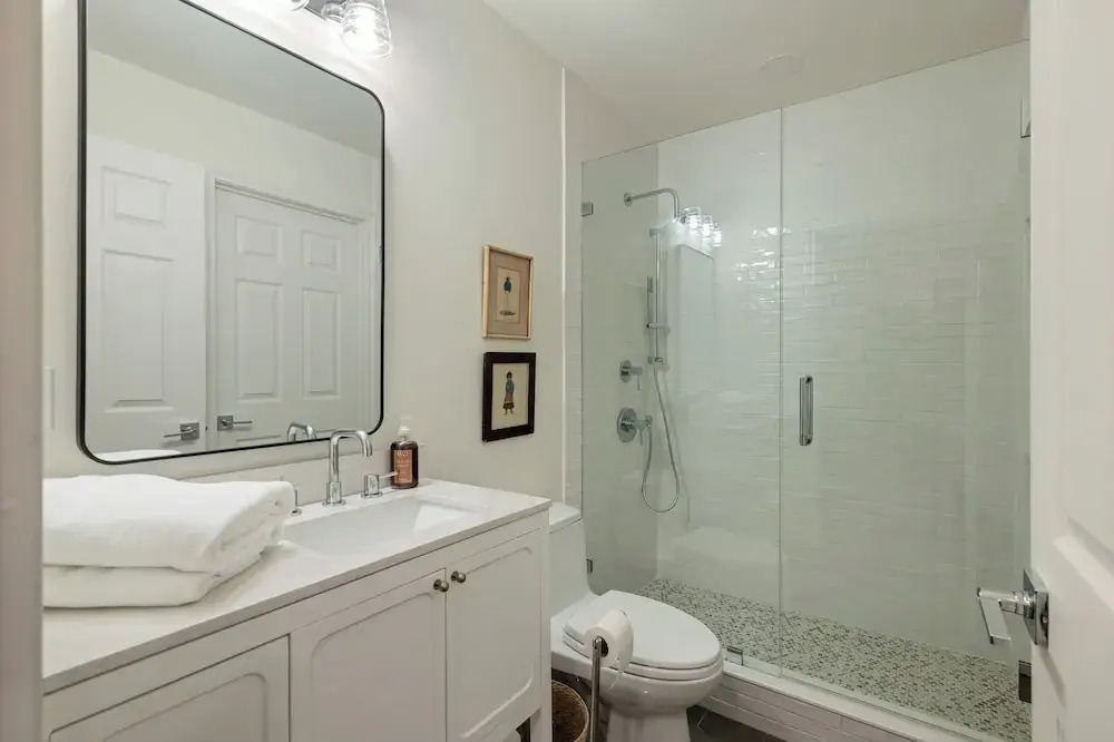 < 1 Mi to Georgetown Square: Pet-friendly Getaway!