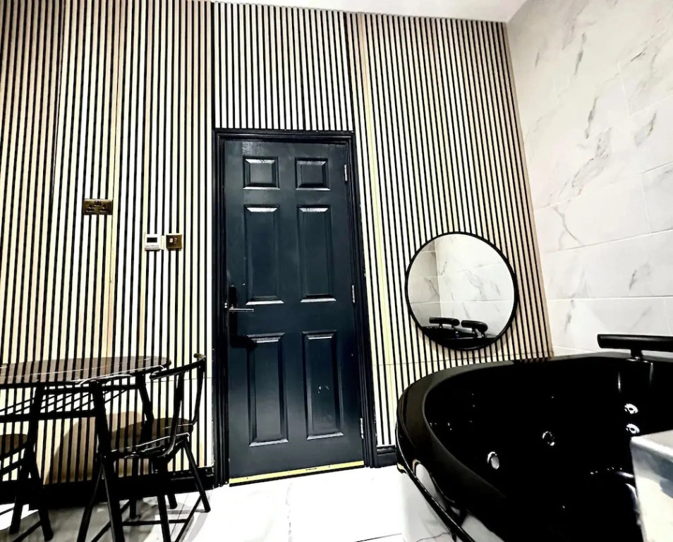 BPR Private Hot-tubs and rooms