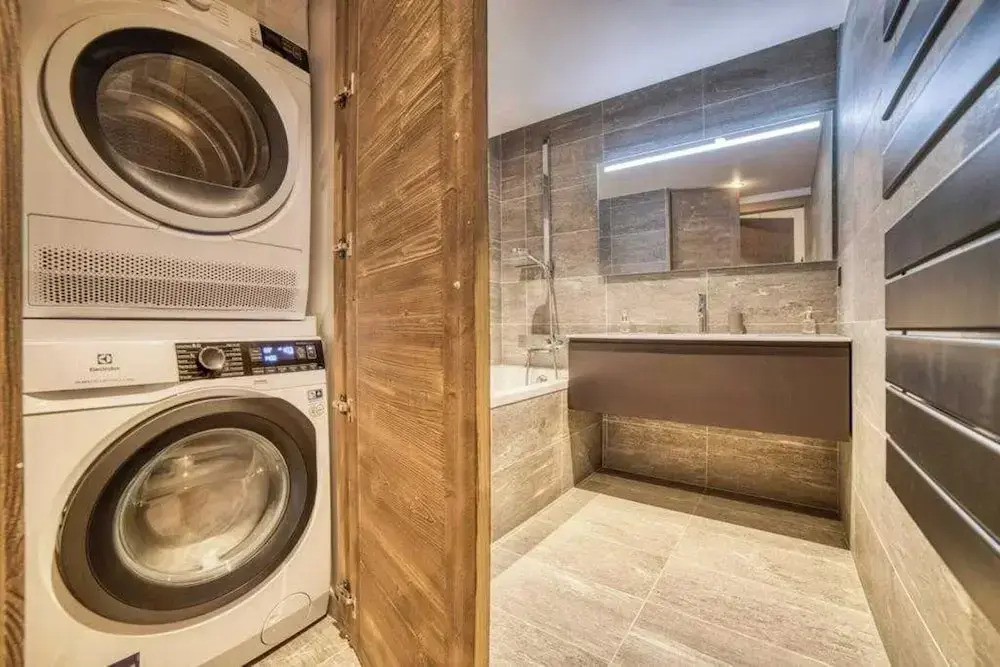 Luxurious 4-room Apartment With Swimming Pool, Gym, spa and Parking