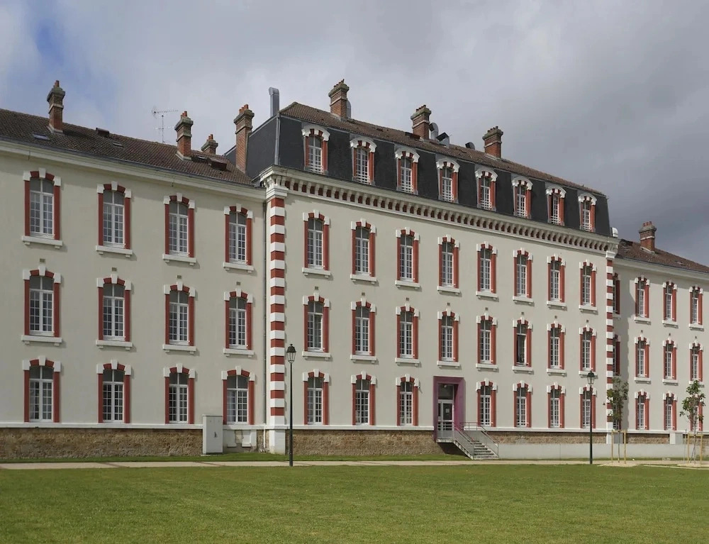 Elegant Vineyard Stay for Three