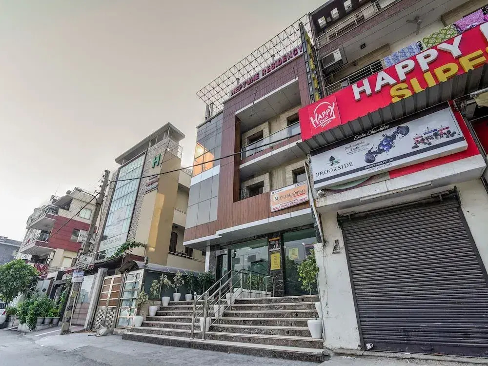 OYO 528 Hotel Neptune Residency