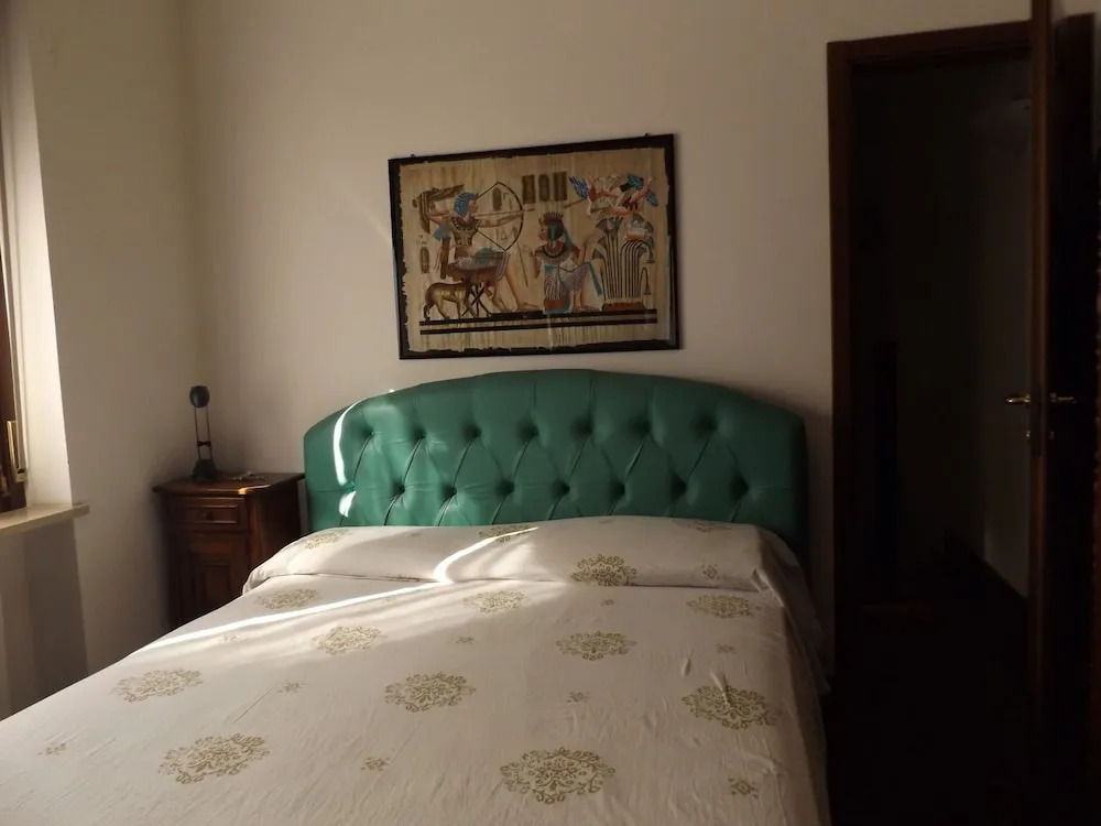 Exclusive Villa Dipped in a Wide Private Park, big Pool, on the Garda Lake
