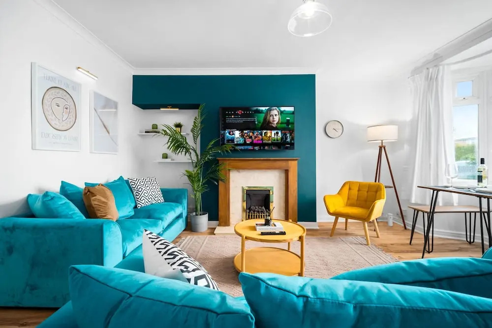 Stylish Three Bedroom Retreat With Garden