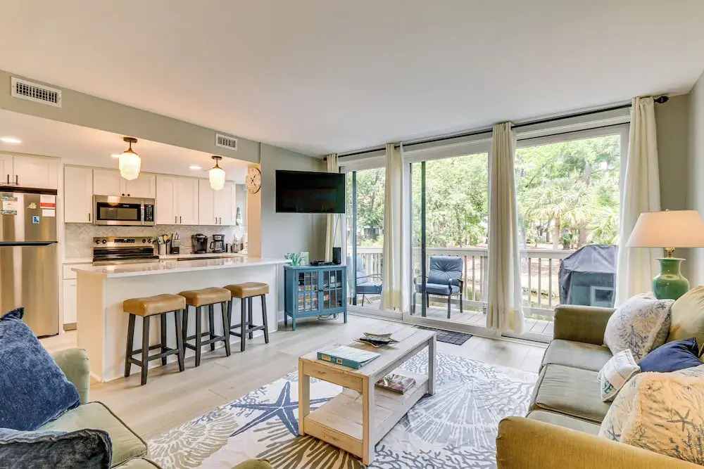 Walk to Beach: Coligny Gem w/ Community Perks