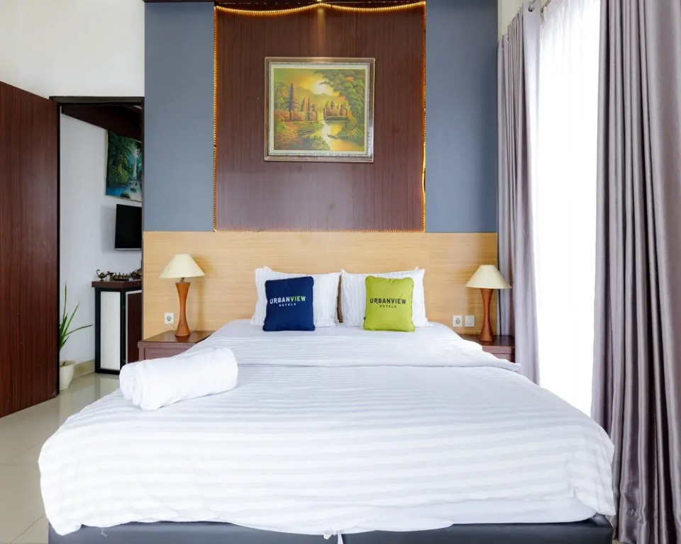 Urbanview SRB near Mall Ciputra Cibubur by RedDoorz