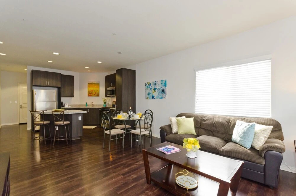 LA008 3 Bedroom Apartment By Senstay