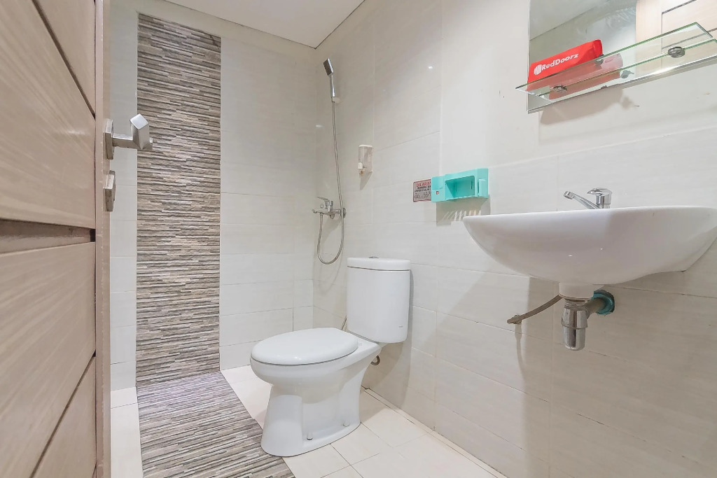 RedDoorz Plus near Sepinggan Airport 3 Balikpapan