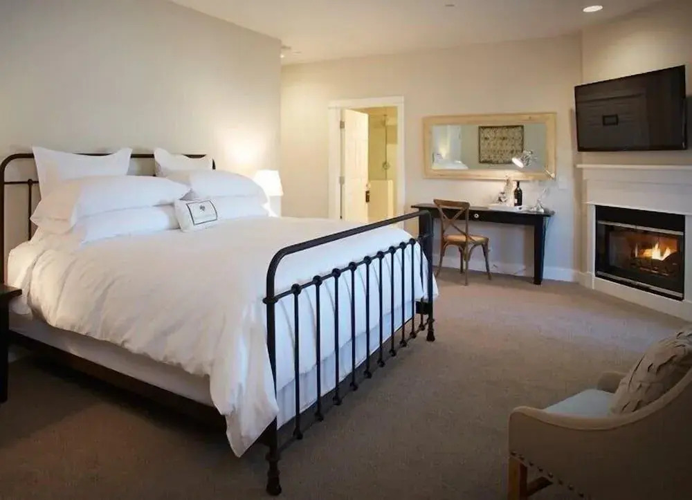 SummerWood Inn
