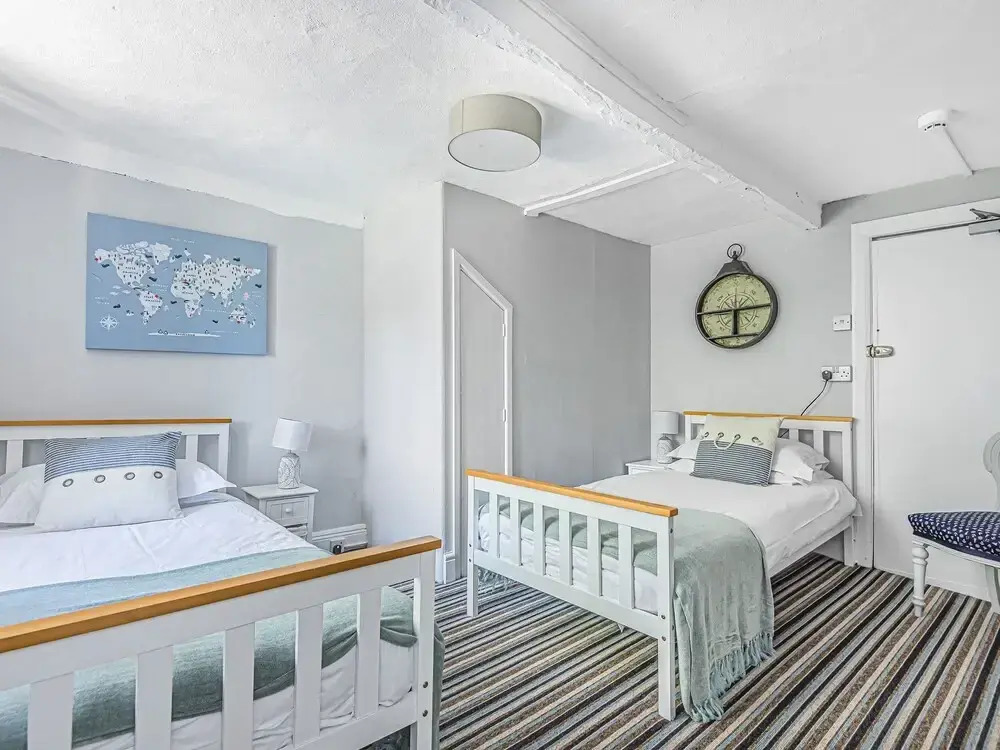 Dragon House Hotel